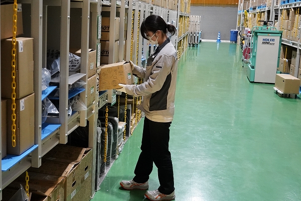 検査・梱包物流作業