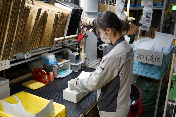 検査・梱包物流作業